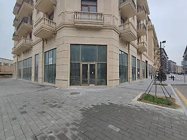 Ağ Şəhərdə, Avropa Liseyinin yanında künc yerləşimli kommersiya — 2