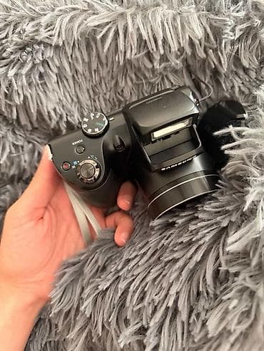 iqlim paneli: Samsung rəqəmsal fotoaparat – bridge tip. Xüsusiyyətlər: - Samsung — 2