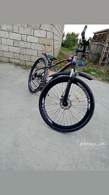 Городские велосипеды: Velosiped – dağ tipli, 29” təkərli Xüsusiyyətlər: - 29 düym təkərlər — 1