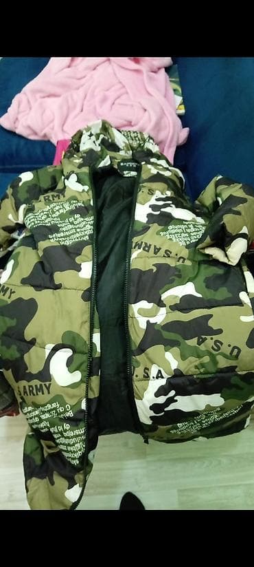 Kişi/körpə/uşaq üçün kamuflyaj naxışlı qışlıq şişmə gödəkcə. - Rəng