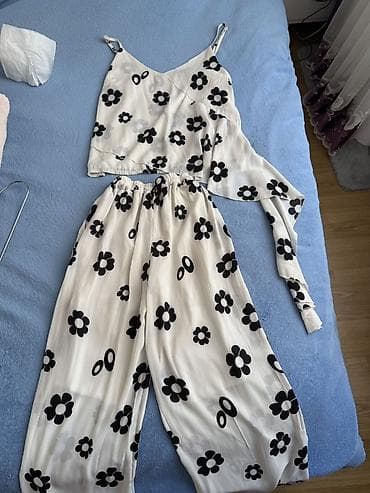 qara köynək: Qadın geyim dəsti – 4 fərqli model 1) Mavi-ağ çiçək naxışlı yay — 2