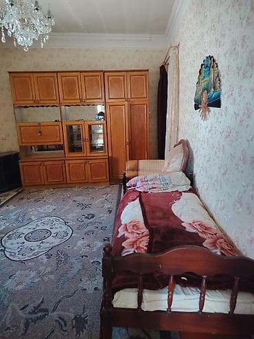 stullar ev ucun: 2 otaqlı mənzil – mətbəx və zal mebelli - Geniş mətbəx: taxta fasadlı — 4