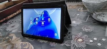 UmiiO planşet - Ekran: toxunma ekranlı, ön paneldə sensor düymələr;