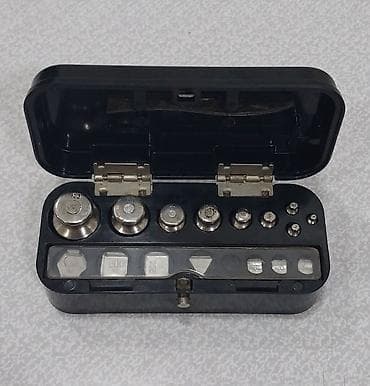 Alət dəstləri: Tərəzi daşlırı sovet istehsalı, çox yaxşı vəziyyətdədir. Material — 3