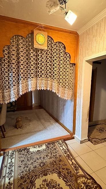 Ev normal vezıyyetdedir 4 otaqlıdır,kombi var,metbex mebel qiymete