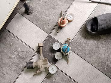 3 cür bir yerde. Qaz balonu üçün reduktor və manometrlər dəsti -