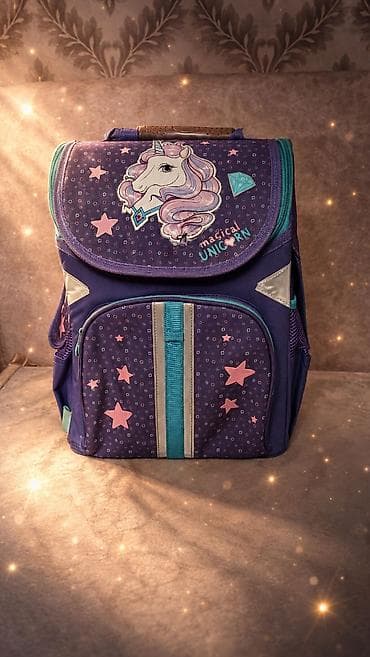 məktəbli çantalar: Unicorn dizaynlı məktəb çantası. Bənövşəyi rəngdə, üzərində unicorn — 1