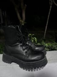 1keta,2 botinka birlikdə 30azn.əla vəziyətdədir,istifadə edilmədiyi