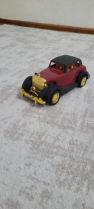4 man Retro üslubda oyuncaq avtomobil maketi - Korpus: tünd qırmızı — 8