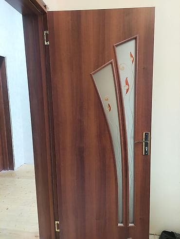 otağ qapısı: 3 ədədi 250 azn. Daxili otaq qapısı – dekorativ şüşə insertli.Aboy — 2
