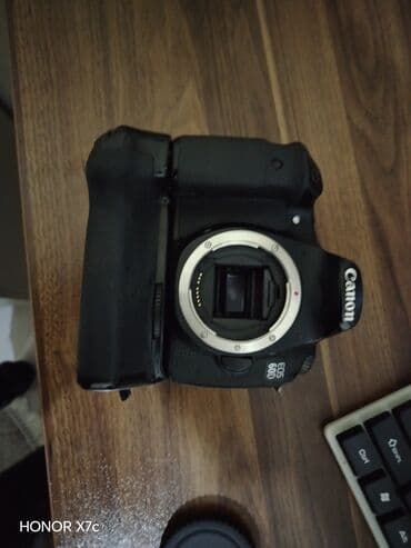 canon 2000d qiymeti: Canon 60 de body. Canon 17 40. mm linza. Baterye girib. Havza — 6