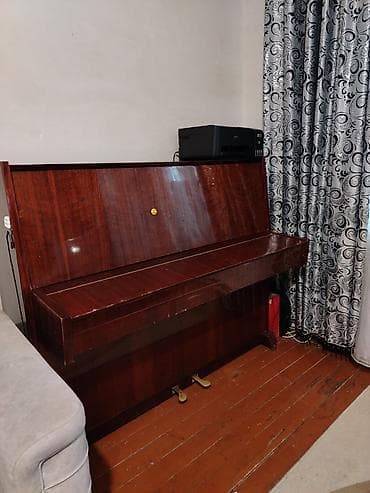 nerd sekilleri: Akkustik vertikal piano –Kuban klassik qəhvəyi cilalı korpus, 88 — 9