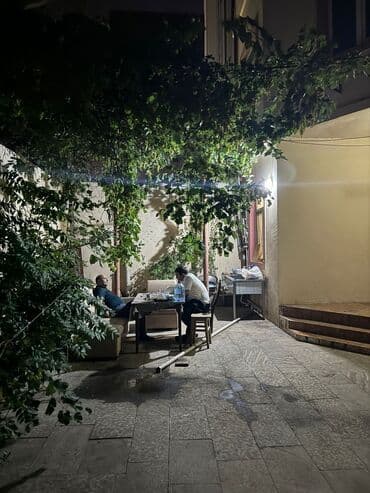 Günlük kirayə evlər: Kirayə verilir: həyət evi otag yoldasi adam basi 150 Təsvir: - İki — 2