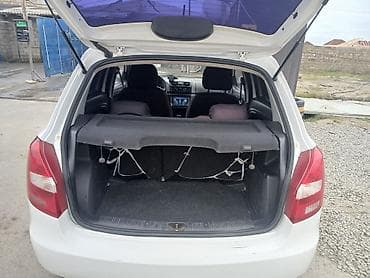pirus satisi: Skoda Fabia hatchback - Kuzov: 5 qapılı, ağ rəng - Mühərrik: benzin — 4