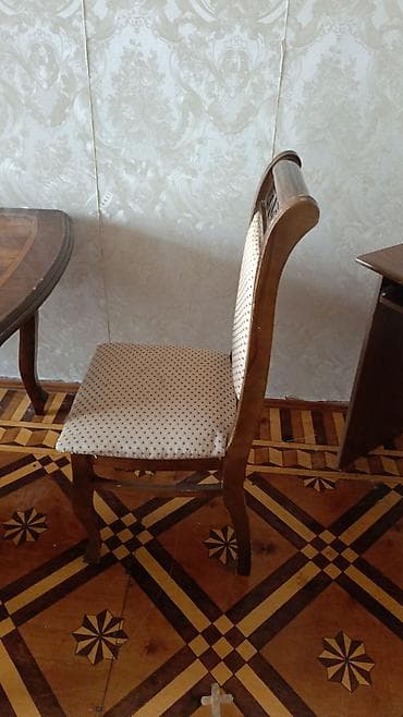 stulla: İşlənmiş, Kvadrat masa, 4 stul — 2