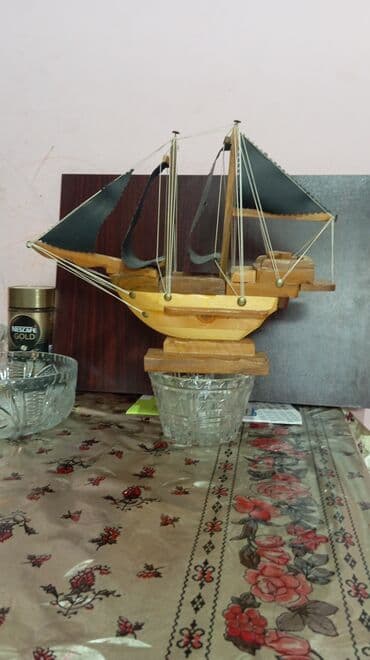 gəmi maketi: Taxta dekorativ yelkənli gəmi maketi - Material: təbii ağac gövdə və — 1