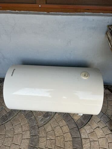 ARISTON brendinin bu ağ rəngli silindrik su qızdırıcısı məişət lalafo.az -da ARISTON brendinin bu ağ rəngli silindrik su qızdırıcısı məişət