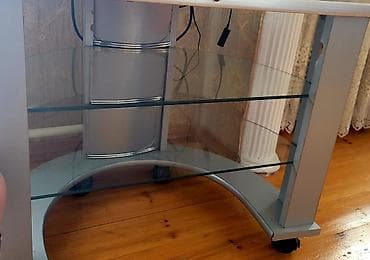laminat 2ci el: İşlənmiş, Düz TV altlığı, Polkalı — 2