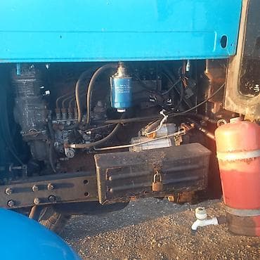 roadstone teker: Belarus MTZ seriyalı traktor - Güclü dizel mühərrik, yan tərəfində — 2