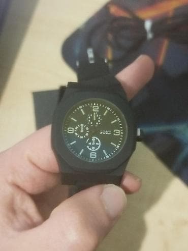 Smart qolbaqlar: Qol saatlari sekildekilerin her biri 9 azndir,bezilerinin oz — 4