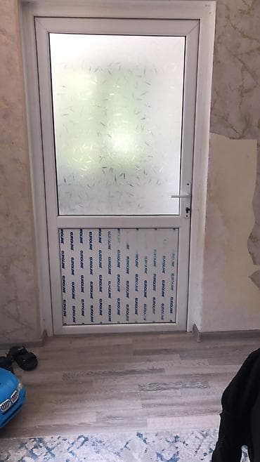 qapi ve pencere: Qapilar her biri 100 manat peknec - Material: Ağ rəngli PVC profil - — 3