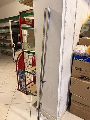 Dəmir mağaza stendi,vitrini. 1 sıra,4 polkalı dəmir vitrindir,təcili