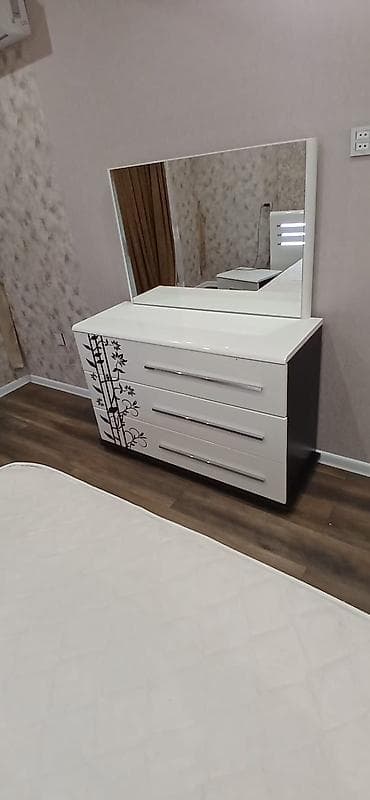 dolab qarderob: İşlənmiş, 3 qapılı, Güzgülü, Rəngli, Digər material, Kupe, Düz dolab — 6