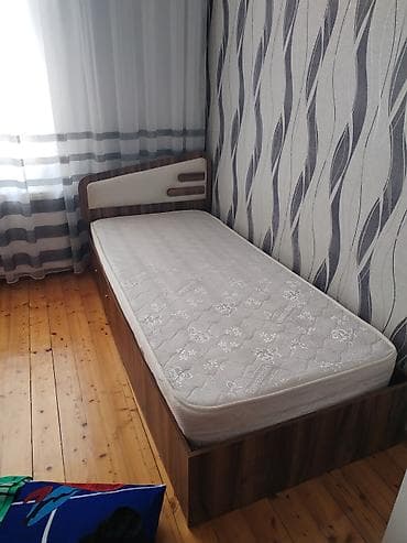 Çarpayılar: Yüksəltmə mexanizmi ilə tək nəfərlik çarpayı - Ölçü: təxmini 90×190 — 2