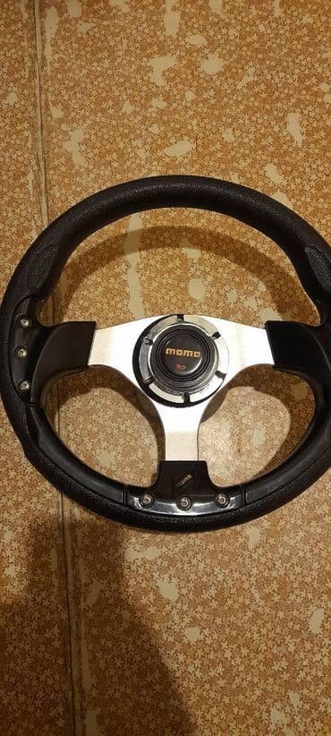 Yanacaq sistemləri: Momo rul saz veziyyetde satilir.Podstavkasi ustundedi — 1