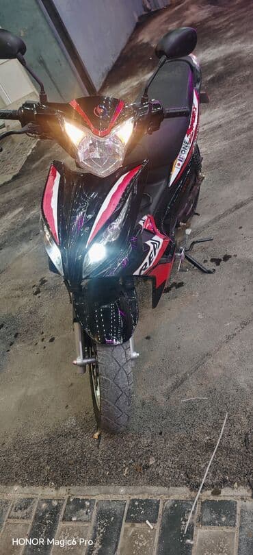 Sport üslublu skuter/moped Yalniz lalafo.az -da Sport üslublu skuter/moped Yalniz