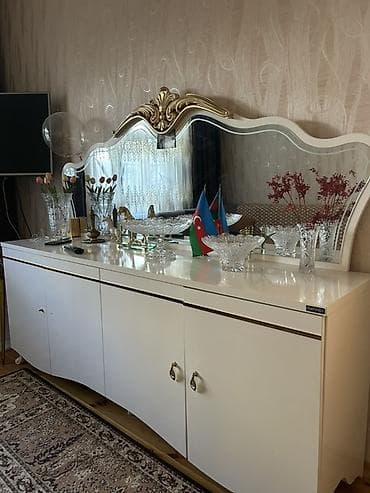 Bufetlər: Merinos markalı qonaq otağı üçün bufet-konsol və böyük güzgü — 1