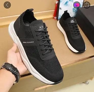 Topdan ayaqqabılar satılır