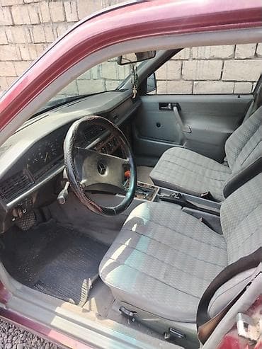 ford focus 2000: Mercedes-Benz 190: 0.2 l | 1991 il Sedan — 7
