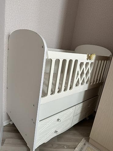 ad gunu stolu: Oğlan və qız üçün, Dördbucaq, Beşik, Yellənmə mexanizmsiz — 2
