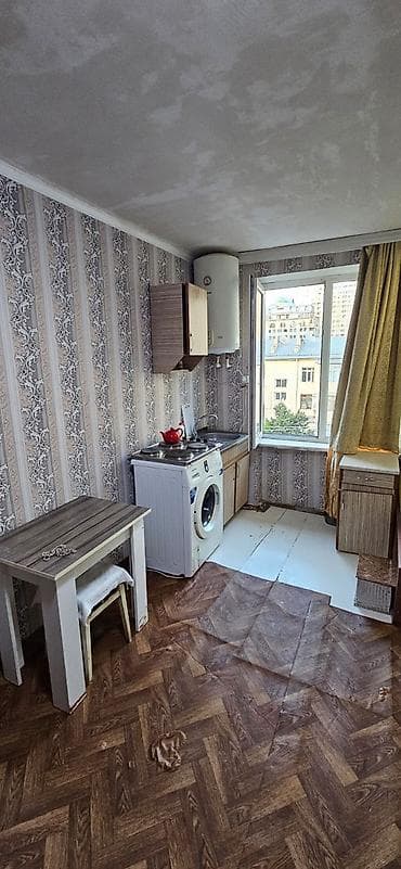 qarayev kiraye ev: Elmler metrosunun yaninda 5/3 1 otagli menzil kiraye verilir. kamunal — 1