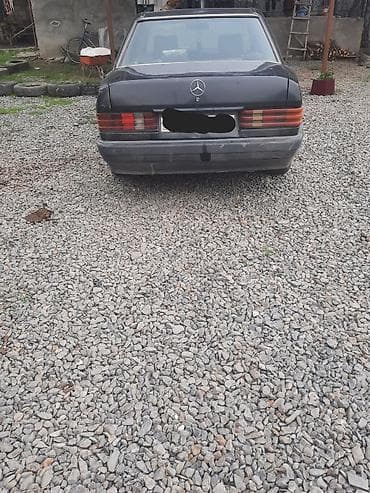 maşın 06: Mercedes-Benz 190 (W201) sedan - Kuzov: 4 qapılı sedan, qara rəng - — 4