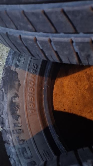 Yağlar və avtokimyəvi maddələr: İşlənmiş Şin Barum 195 / 60 / R 15 — 7