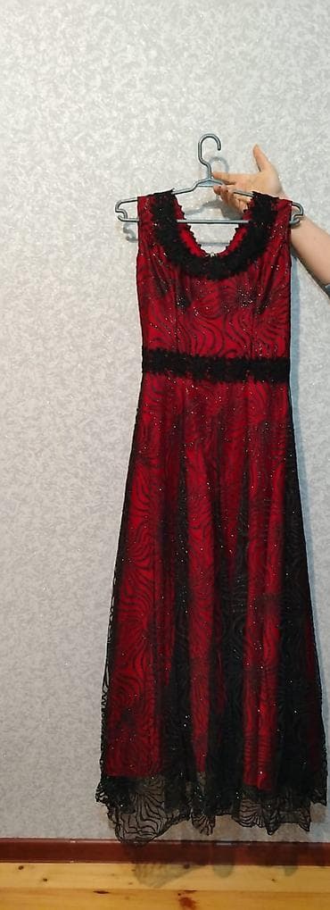 Qırmızı-qara rəngli uzun ziyafət geyimi - Model: uzun, A-kəsim