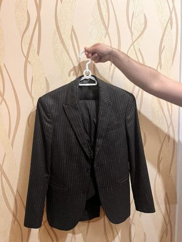 Kişi kostyum dəsti – tünd boz (qara tonlarda) incə ağ zolaqlı klassik