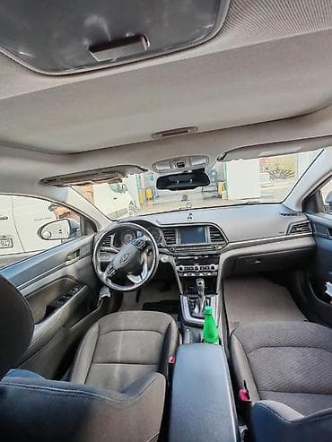 hyundai xg: Hyundai Elantra sedan - Korpus: 4 qapılı sedan, boz (metallik) rəng - — 9