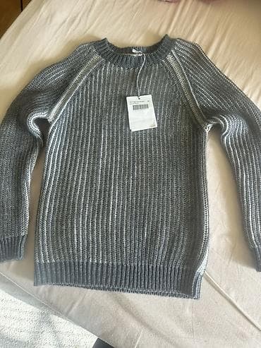 - Məhsul: Trikotaj sviter - Rəng: Boz çalarlarında, iki rəngli zolaqlı