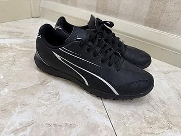 puma azerbaijan: Qara rəngli idman ayaqqabısı - Ümumi dizayn: Minimalist qara üstlük — 1