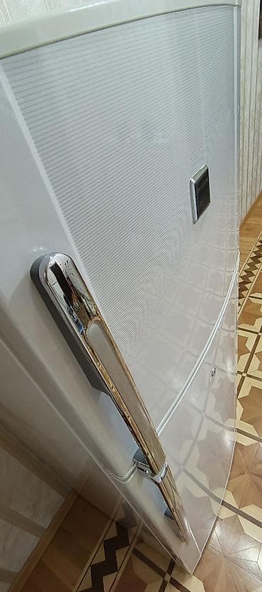 təzə soyuducular: İşlənmiş 2 qapılı Sharp Soyuducu Satılır, rəng - Boz, Təkərli — 4