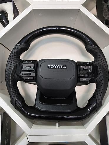 Toyota sükan çarxı – çoxfunksiyalı, düzbucaq formalı idman üslubu