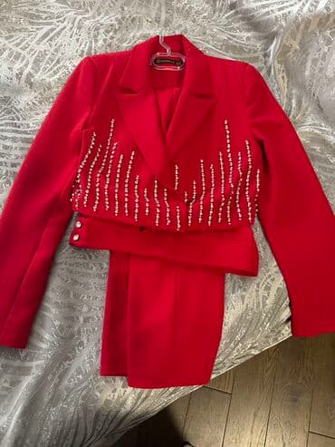 Dəstlər, kostyumlar