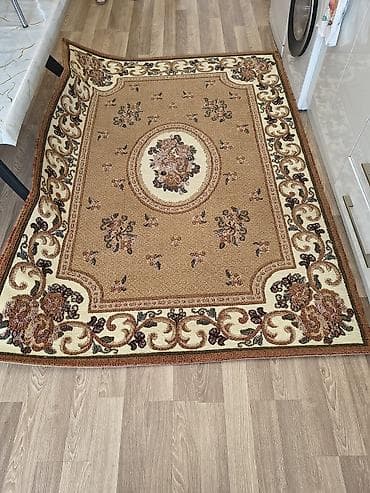 Xalça – klassik dizayn - Ölçü: təxmini 1,5 x 2,3 m (şəkillərə əsasən