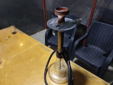 bu ilin kurtka modelleri: Şüşə kolba və metal şaxta ilə klassik nərgilə komplekti — 3