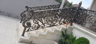 demir pillekenler: Müxtəlif dizaynda alüminium məhəccərlər təklif olunur. Ağ rəngli — 11