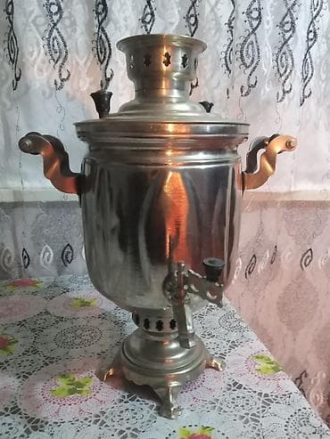 Samovar – klassik kömür/sobaya bənzər yanacaqla işləyən metal çay