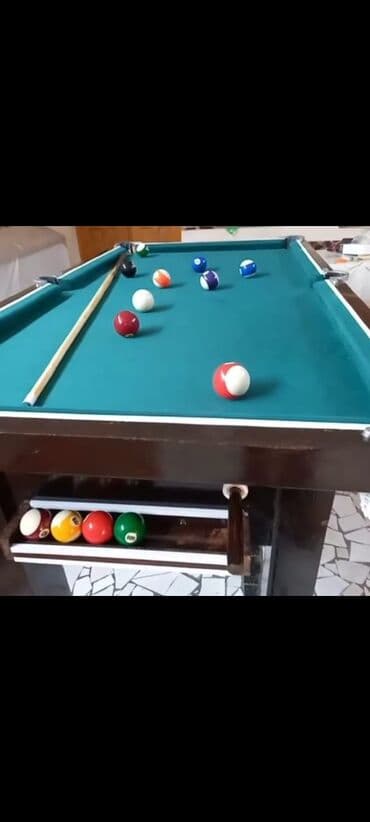 skamya idman: Bilyard stolunun dəsti - Klassik 8-ball üslubunda bilyard stolu — 2
